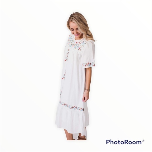 ORANGE CREEK LA White Floral Embroidered Short Sleeve Midi Dress Size Large - Picture 7 of 12